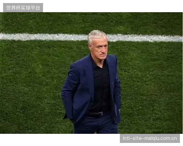 德尚的选人策略引发争议,年轻球员能否在高压下稳定发挥成未知数。 德尚的选人策略引发争议,年轻球员能否在高压下稳定发挥成未知数。