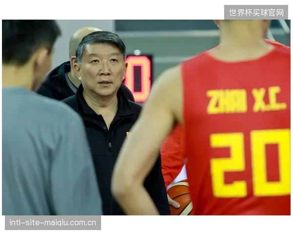 核心球员伤病隐患成最大变数，迪奥曼德的健康状况牵动防线部署。